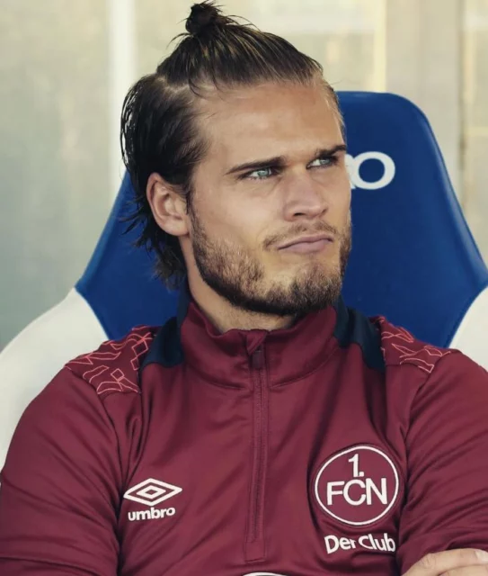 Rurik Gislason dell'Islanda: carriera e vita privata del calciatore