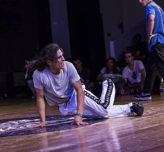 Mowgly foto hot e curiosità del ballerino di Amici 18