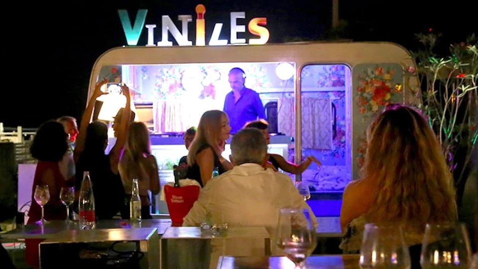 Viniles San Benedetto del Tronto eventi Vittorio Sgarbi