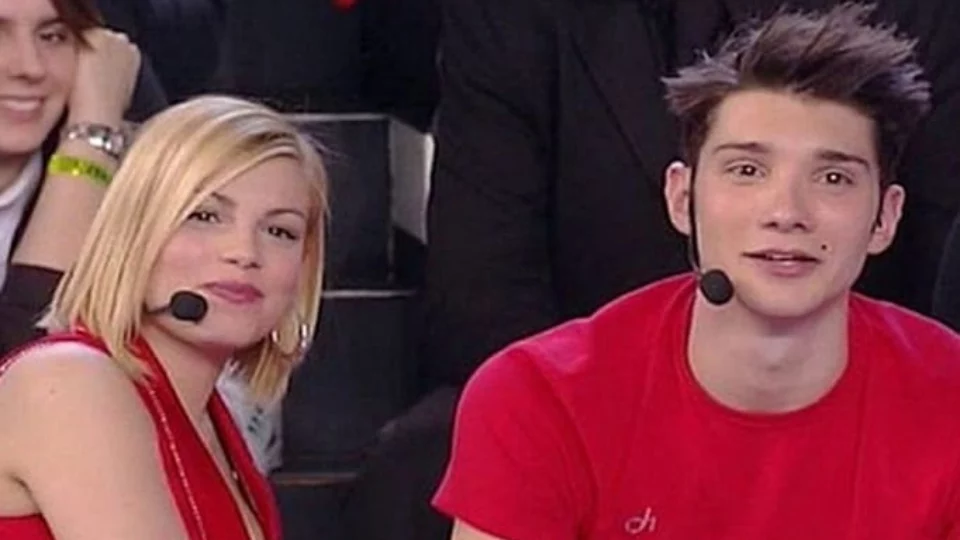 Emma e Stefano De Martino cantano e ballano insieme: il video nostalgia