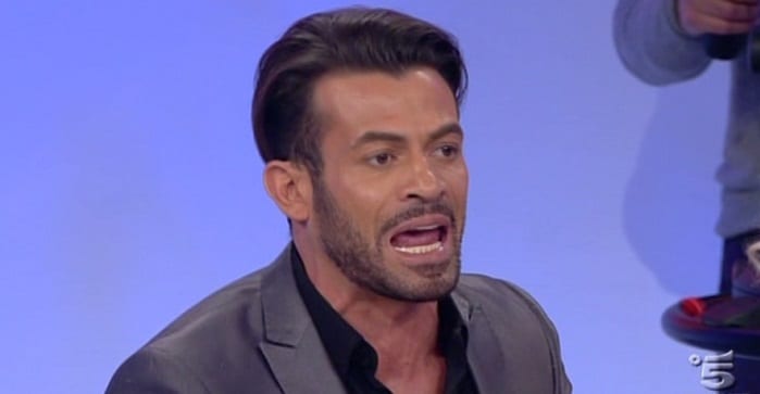 Gianni Sperti è ricorso al botox? Le critiche dei fan di Uomini e donne