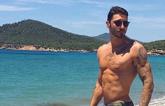 Stefano De Martino mostra il suo fisico statuario in palestra (FOTO)