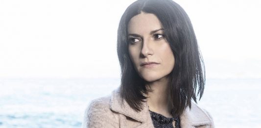 Laura Pausini insultata da Amanda Lear a Sanremo Young: è polemica
