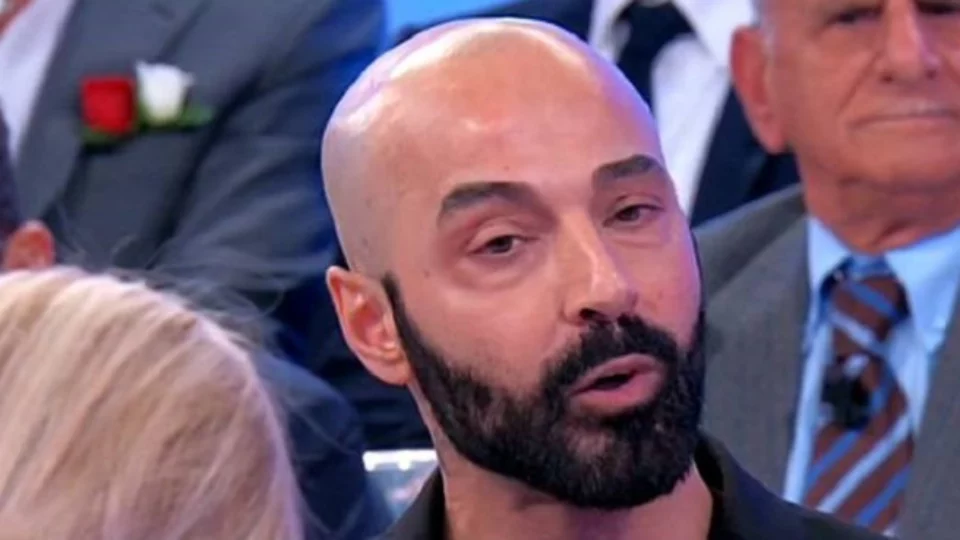 Trono Over: Fabrizio cacciato da Uomini e donne e denuncia il programma