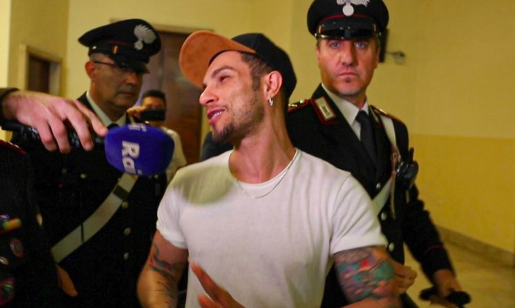 Le musa mancanti : Nera , rosa … trasparente : Cronache multicolori > - Pagina 2 Marco-Carta-arresto