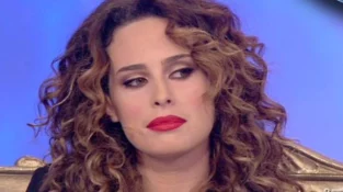 Sara Affi Fella svela perché ha coperto un tatuaggio: le sue parole