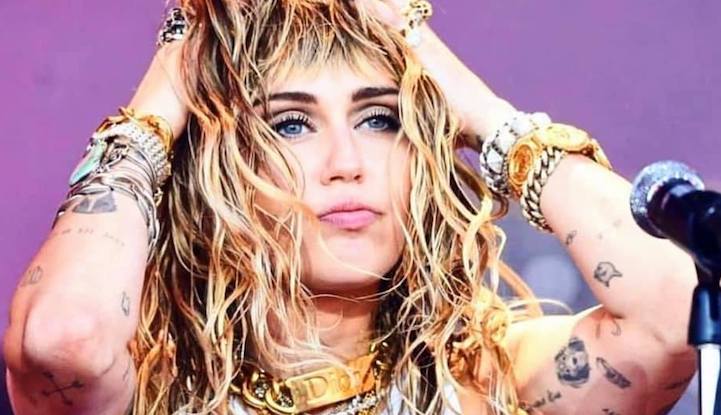 Miley Cyrus ha rischiato la morte: il racconto choc della sorella Brandi