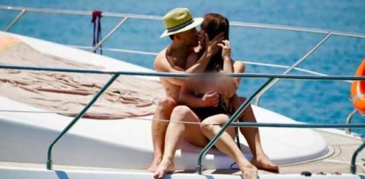 Manila Gorio e Chando Erik Luna vacanze hot a Ibiza: le foto sexy della coppia