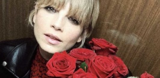 Emma Marrone chiarisce la polemica sulle rose rosse e lancia una frecciatina