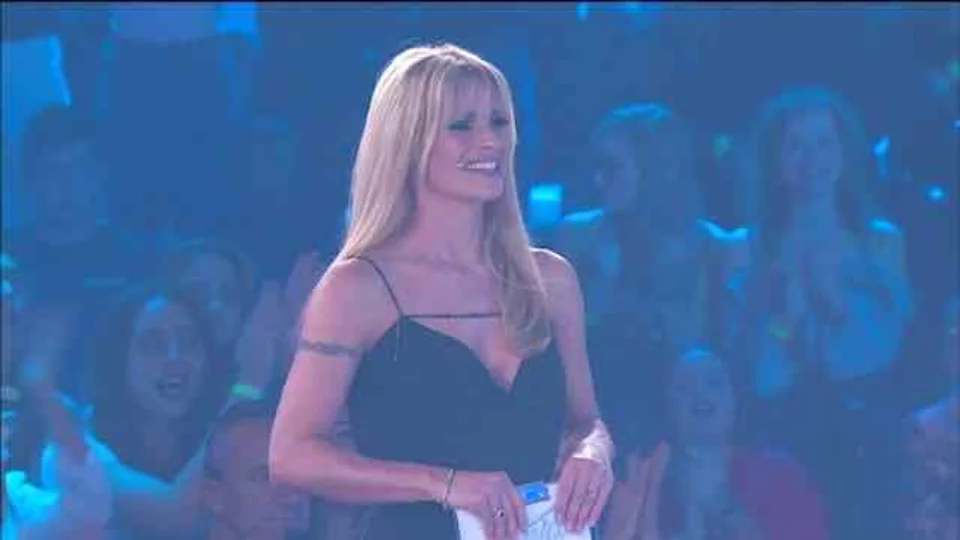 Michelle Hunziker replica alle critiche e fa chiarezza sulla conduzione di Amici Celebrities