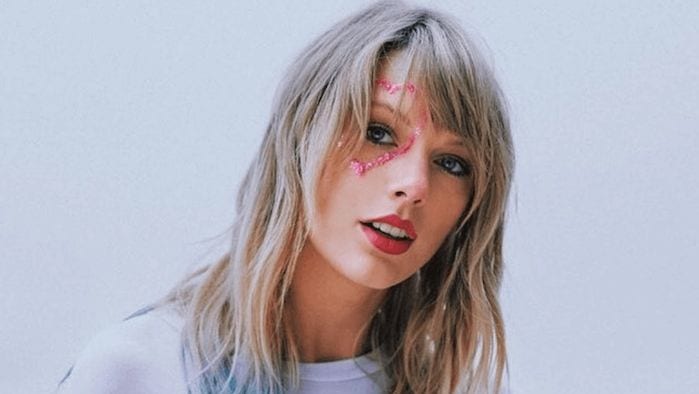 Taylor Swift fa un appello ai fan: lo sfogo choc contro gli ex discografici
