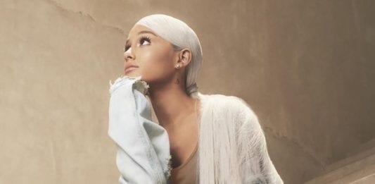 Ariana Grande sta male: la cantante sta pensando di annullare il tour