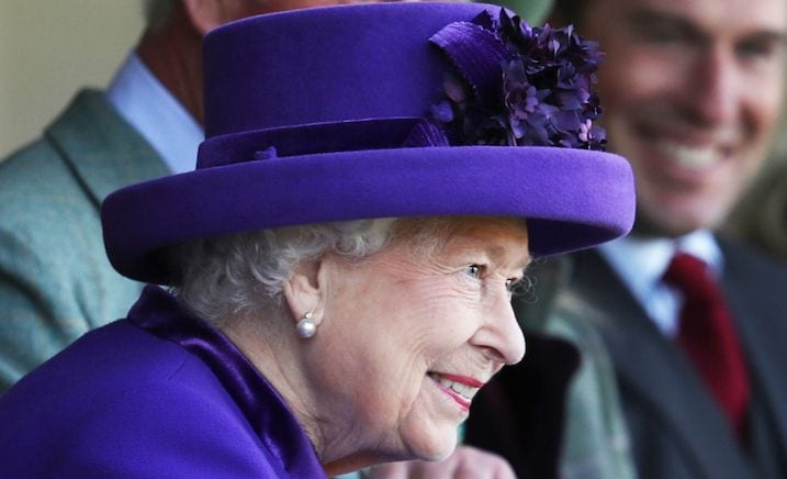 La Regina Elisabetta ha tradito il Principe Filippo in passato? Il gossip choc