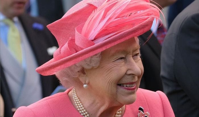 La Regina Elisabetta alla ricerca di un nuovo social media manager: tutti i dettagli