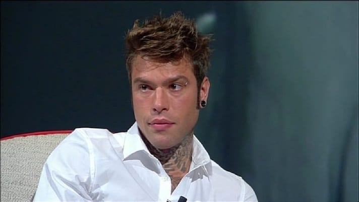 Fedez multato per aver accusato Rovazzi e J-Ax? Ecco cosa sta accadendo