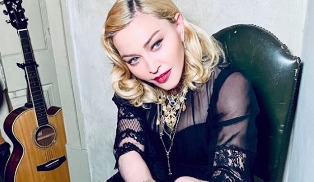 Madonna: annullati altri tre concerti. La cantante spiega il motivo con una lettera