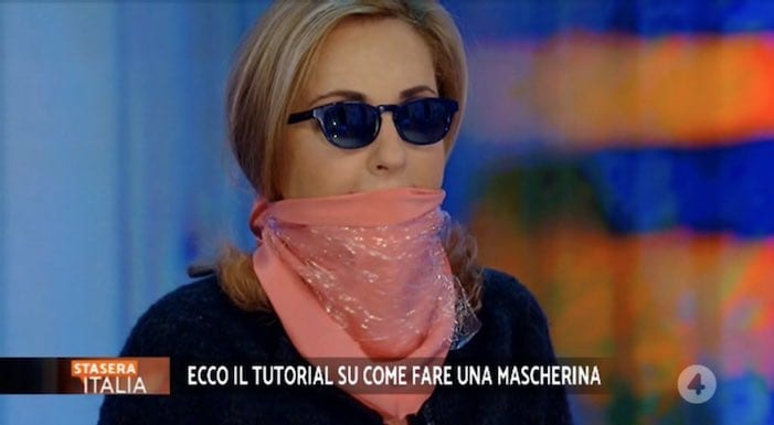 Tutorial di Barbara Palombelli su come fare una mascherina con un foulard