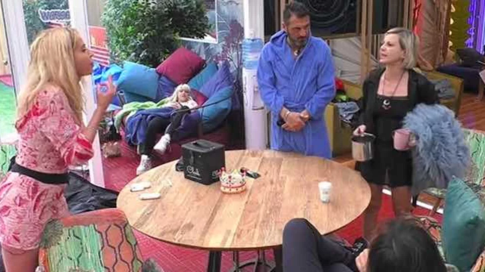 Valeria Marini e Antonella Elia: ennesimo scontro al veleno al GF Vip. Ecco cosa è successo