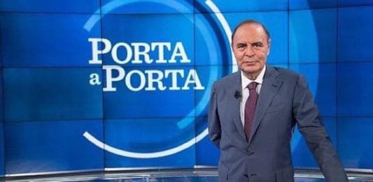 Bruno Vespa commenta la sospensione di Porta a Porta: il duro commento del conduttore