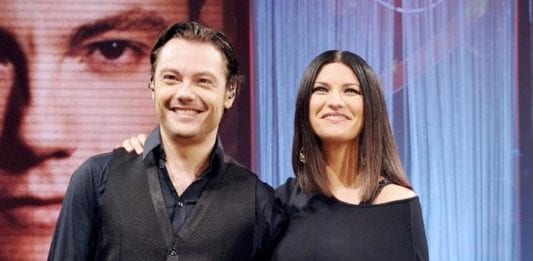 Laura Pausini sostiene Tiziano Ferro: la cantante dice la sua sulla polemica scaturita