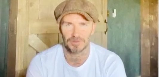 David Beckham si mostra calvo: la foto del calciatore senza capelli impazza sul web