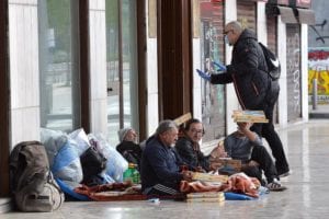 Giovanni Ciacci porta pizze senzatetto