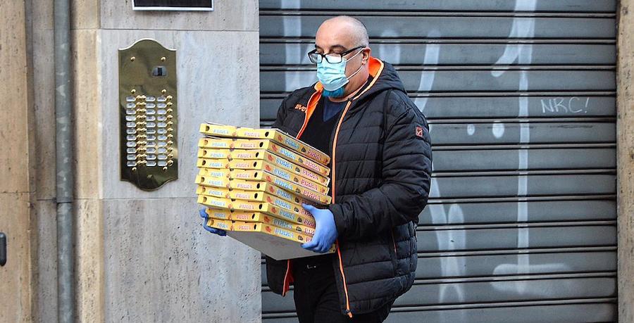 Giovanni Ciacci porta pizze senzatetto Milano