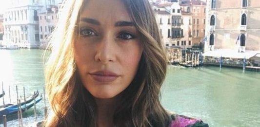 Sonia Lorenzini beccata con un noto cantante italiano: è crisi con Federico Piccinato?