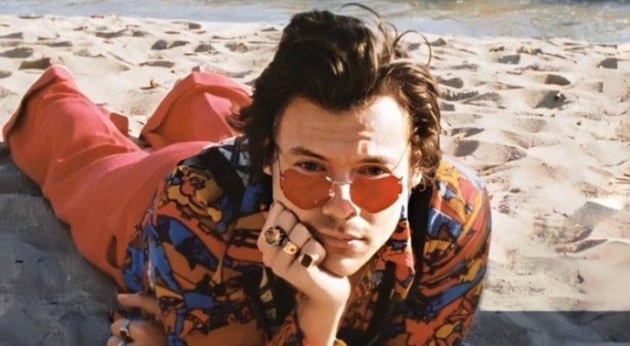 Harry Styles è in Italia con un nuovo look: il web si infiamma