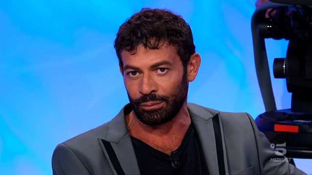 Gianni Sperti Si Fa Biondo Ed E Irriconoscibile Foto