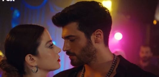 Can Yaman e Özge Gürel ballano il tango in Bay Yanlis (VIDEO)