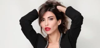Mila Suarez a Venezia indossa un abito trasparente. Il web si scatena