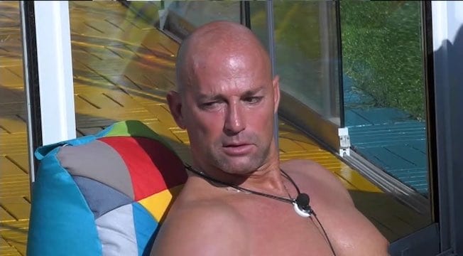 Stefano Bettarini cerca di mascherare la bestemmia (VIDEO)