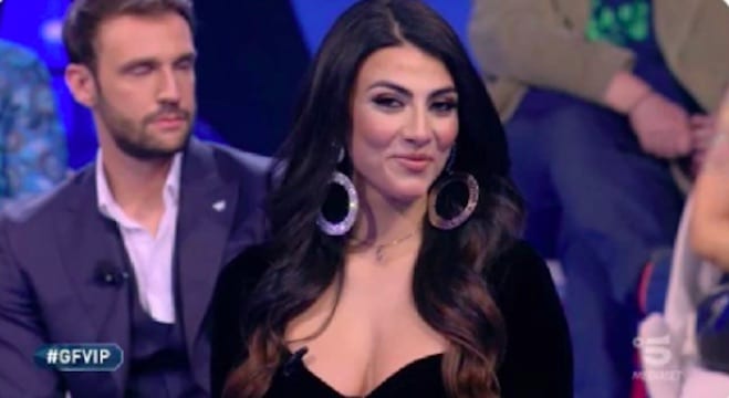 Il sofisticato outfit di Giulia Salemi per la puntata del GF Vip