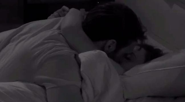 Scatta il bacio nella notte tra Andrea Zenga e Rosalinda Cannavò (VIDEO)