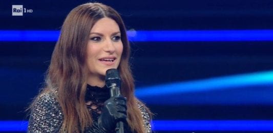 Laura Pausini a Sanremo 2021: ecco l'outfit scelto dalla cantante