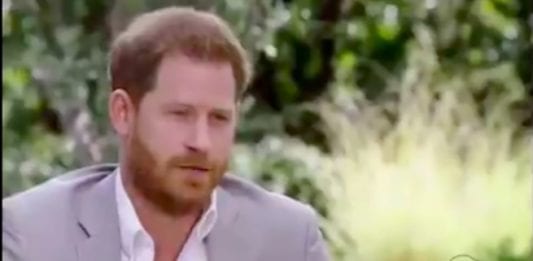 Il Principe Harry accusa la Royal Family e attacca il padre Carlo (VIDEO)