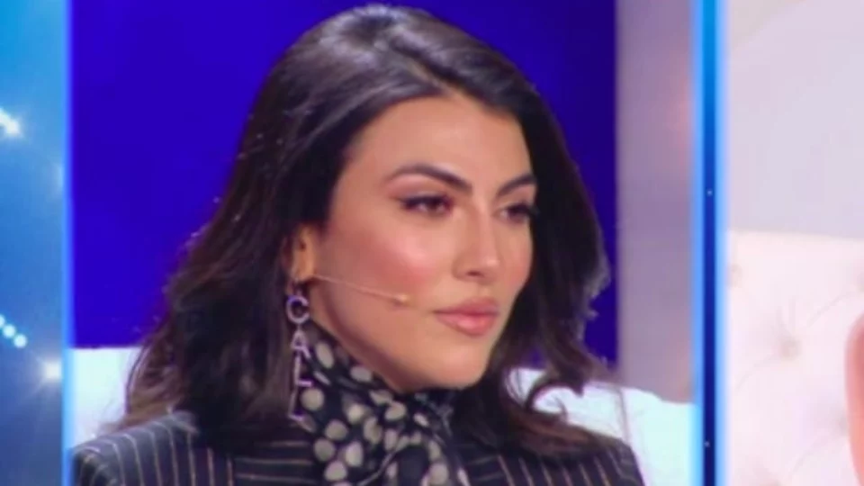 Il look di Giulia Salemi a Live conquista il web: brand e costo