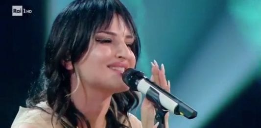 Arisa: ecco quanto costa la collana che ha indossato a Sanremo 2021