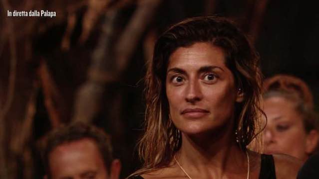 Elisa Isoardi ha lasciato l'Isola a causa del contratto? L'indiscrezione