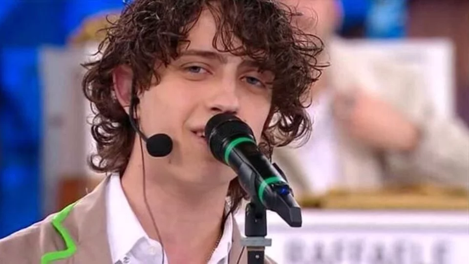 Sangiovanni: spariscono le sue canzoni da Instagram