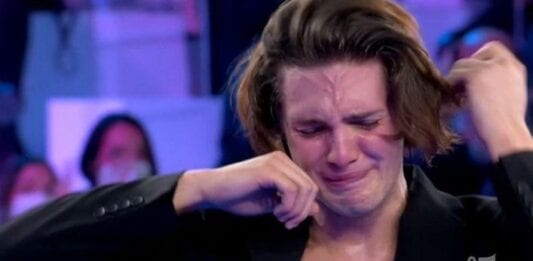 Tommaso Stanzani in lacrime dopo l'eliminazione: Arisa fa una proposta