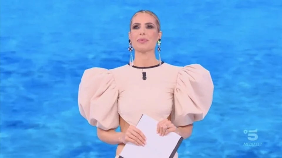 Ilary Blasi: il look nella dodicesima puntata de L'Isola dei famosi 2021
