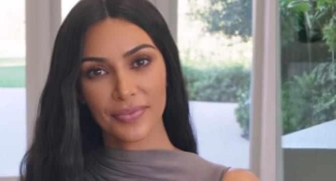 Kim Kardashian citata in giudizio da 7 ex collaboratori domestici: i motivi