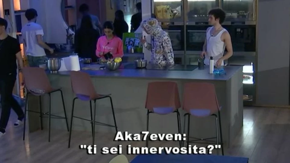Aka7even discute con Serena, che scoppia in lacrime: ecco perché
