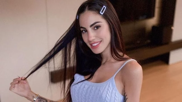 Giulia De Lellis fa un in bocca al lupo ai maturandi con una vecchia foto