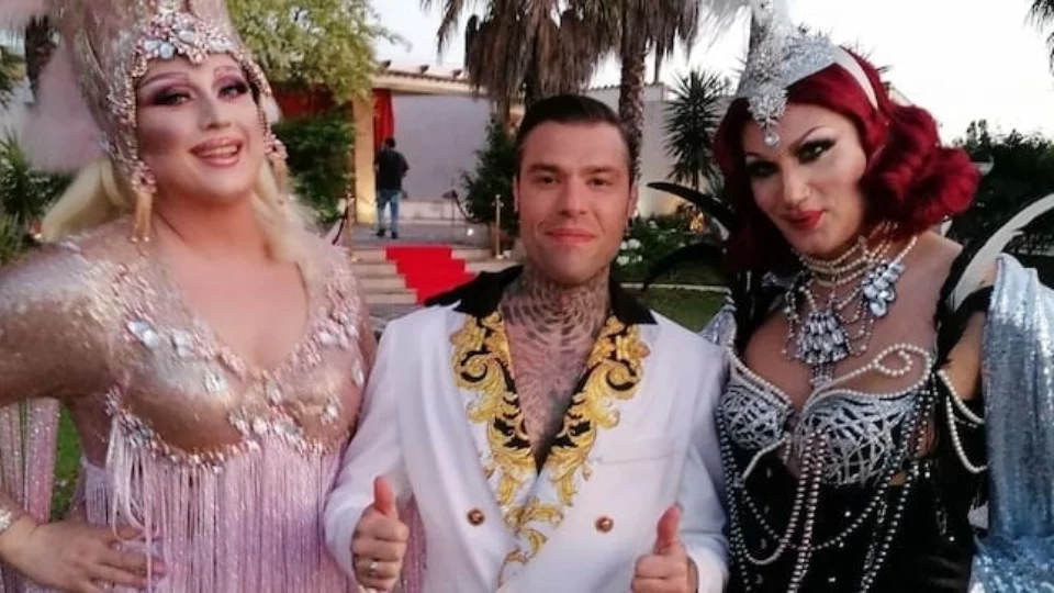 Fedez, il regista del video di Mille replica alle accuse delle drag queen