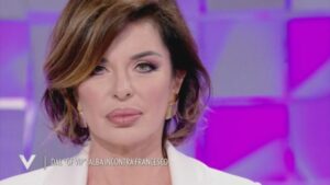 Alba Parietti durante un'intervista a Verissimo