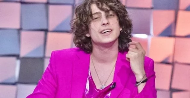 Sangiovanni in tendenza con l'hashtag #SangioIsOverParty: ecco perchÃ©