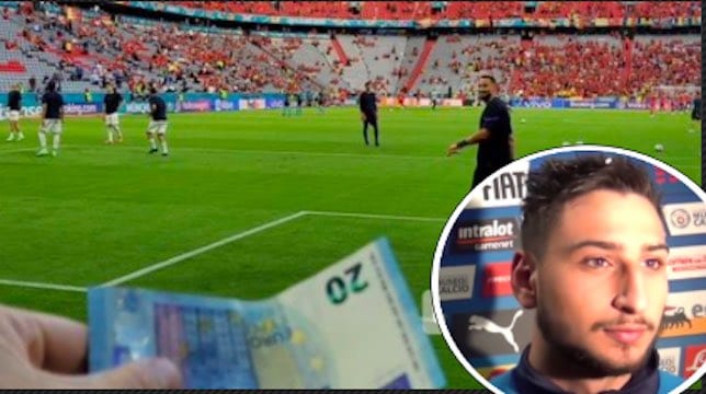 Un tifoso allunga 20 Euro a Gigio Donnarumma prima di Belgio-Italia